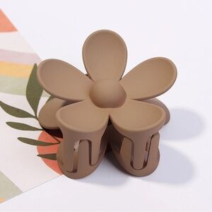 Women’s Brown Flower Hair Claw Clip
